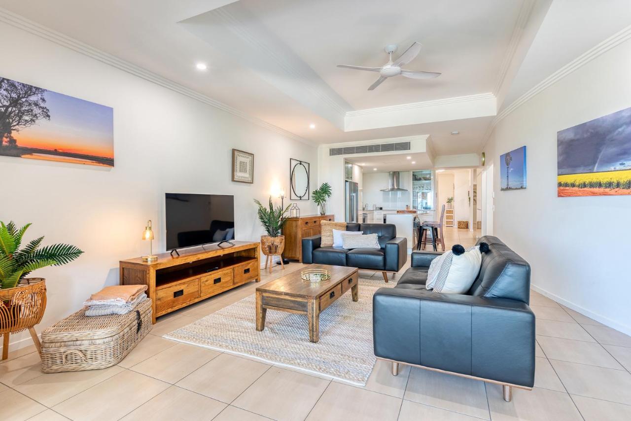 Island Views Beachfront Apartments Palm Cove Exterior photo